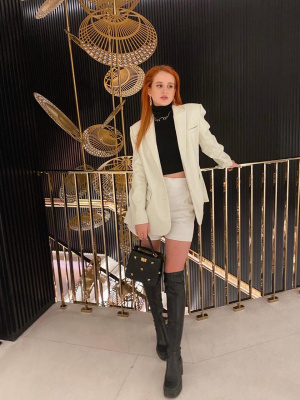 Лёля Наверхова